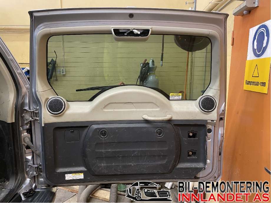 Bakluke til Mitsubishi Pajero 2016-2019 (Type IV, Fase 2)  (MITSUBISHI|5821A147|)