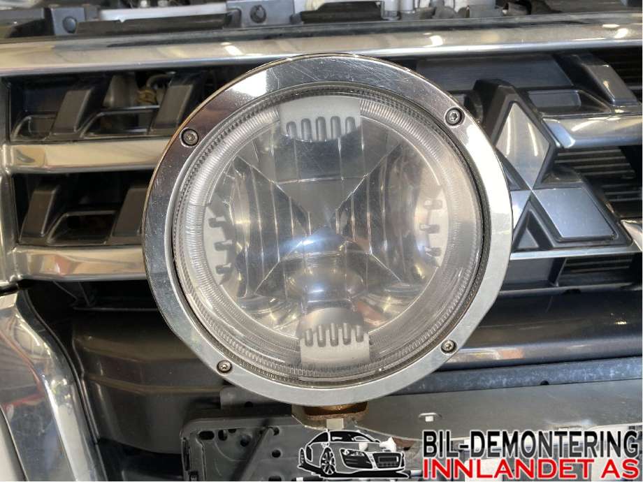 Frontlykter til Mitsubishi Pajero 2016-2019 (Type IV, Fase 2) (MITSUBISHI||SIRIUS LED)