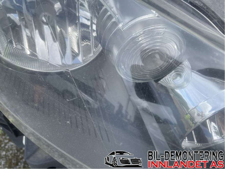Frontlykt høyre halogen til VW Golf VI 2008-2012  (VOLKSWAGEN|5K1 941 006 L|5K1 941 006 S|)