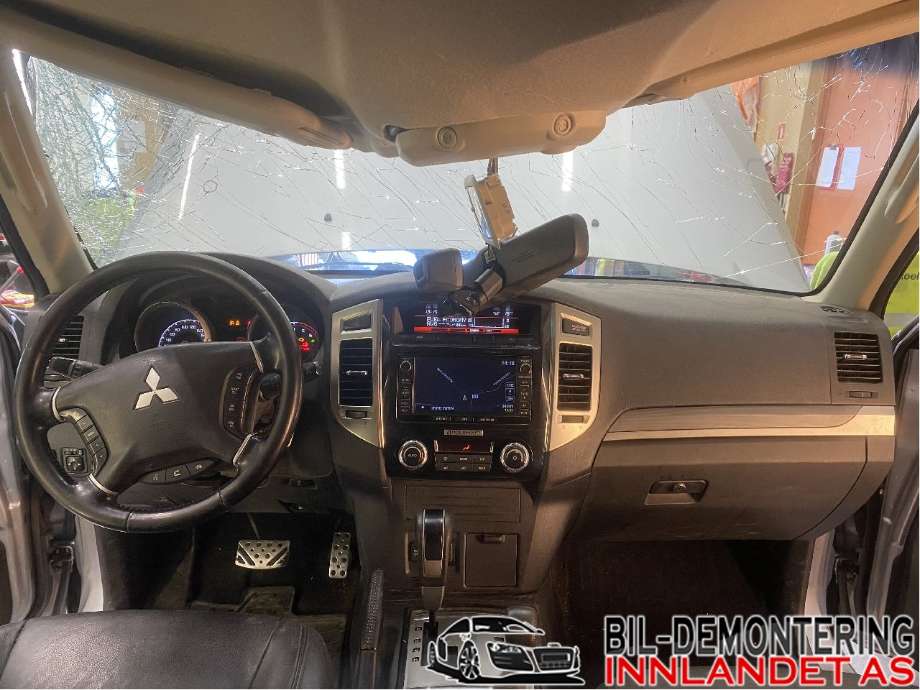 Dashbord til Mitsubishi Pajero, 2016-2019 (Type IV, Fase 2)  (MITSUBISHI|8000A906XA)