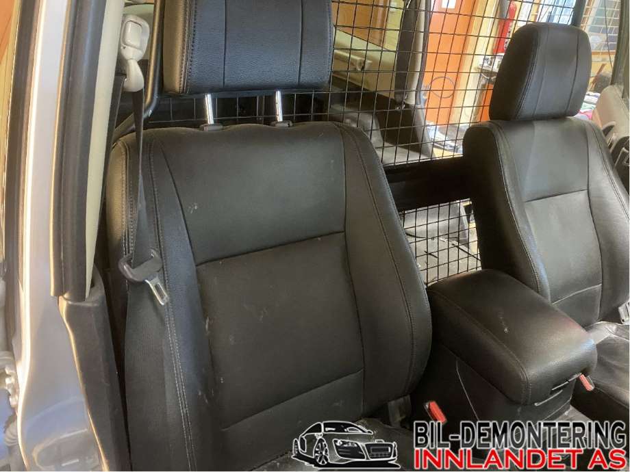 Sete foran høyre til Mitsubishi Pajero 2016-2019 (Type IV, Fase 2)  (MITSUBISHI|6911C000XB|6901C384XB|)