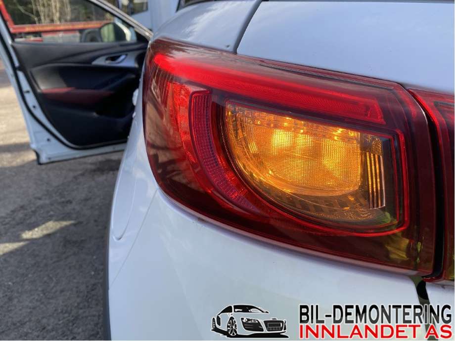 Baklykt venstre til Mazda CX-3 2015-2022  (MAZDA|DB2S51160E|)