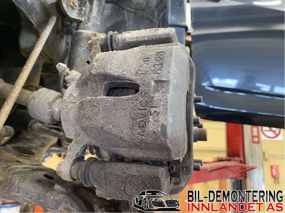 Bremsecaliper venstre foran til Toyota RAV4 2009-2013 (Type III, Fase 2)  (TOYOTA|4775042090|4775042091|)