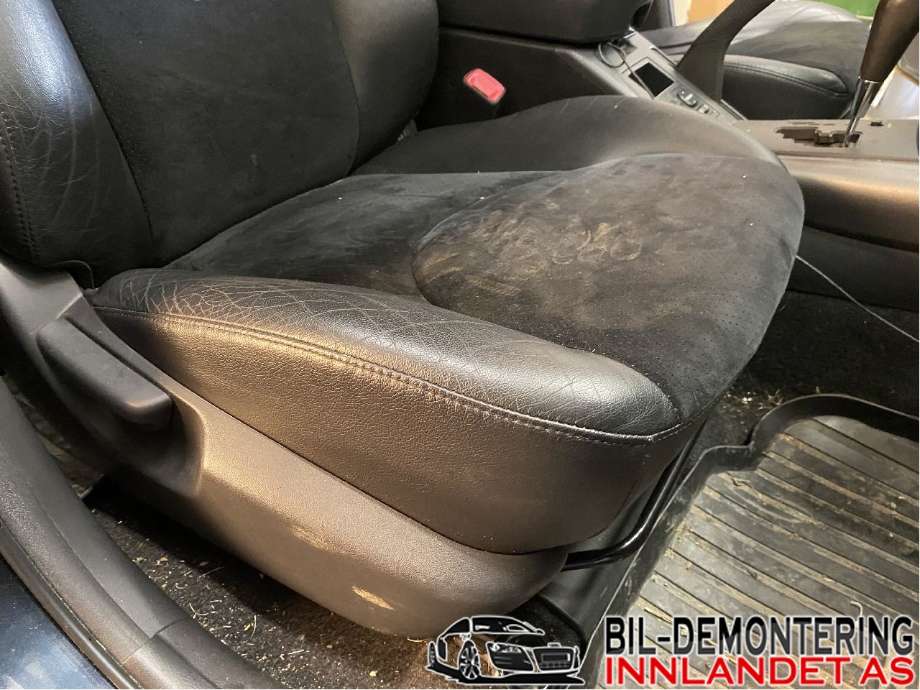 Sete foran høyre til Toyota RAV4 2009-2013 (Type III, Fase 2)  (TOYOTA|7110042P50B0|7110042P52B1|)