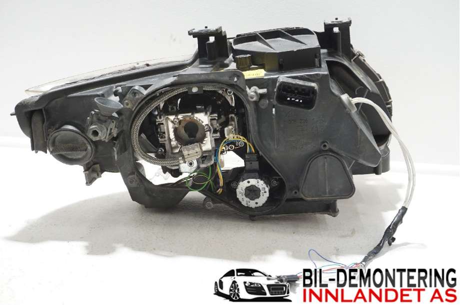 Frontlykt venstre halogen til BMW 3-Serie 2005-2011 (E90/E91/E92/E93) (E90/E91/E92/E93) (BMW|63 11 7 182 507||0 301 230 271)