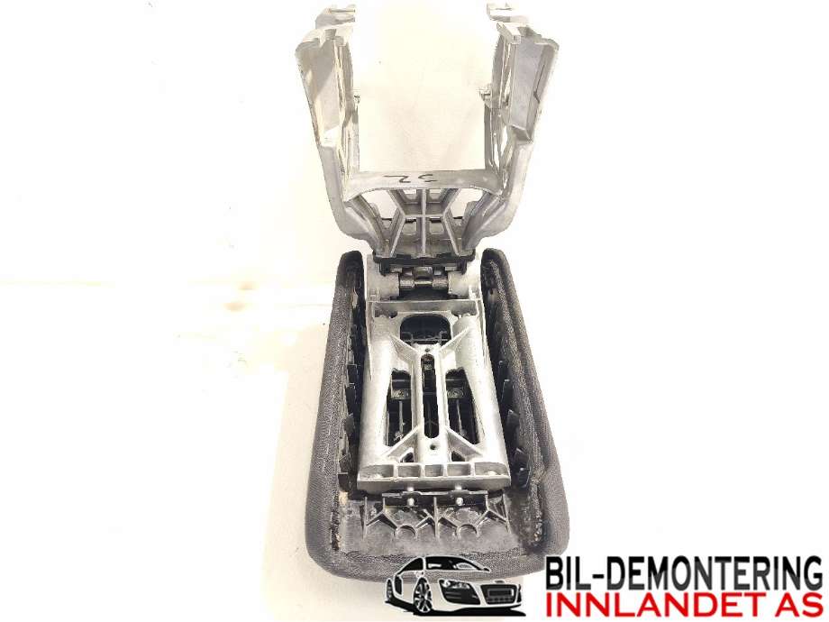 Sete armlene lokk til Audi A3 2012-2016 (Type III, Fase 1)  (AUDI|8V0 864 283|8V0 864 207)