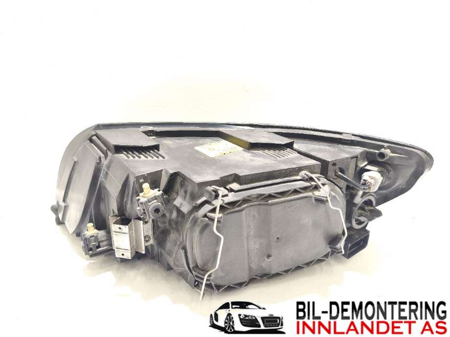 Frontlykt høyre halogen til Volvo V50 2004-2007 (Fase 1)  (VOLVO|31335222||30698886)