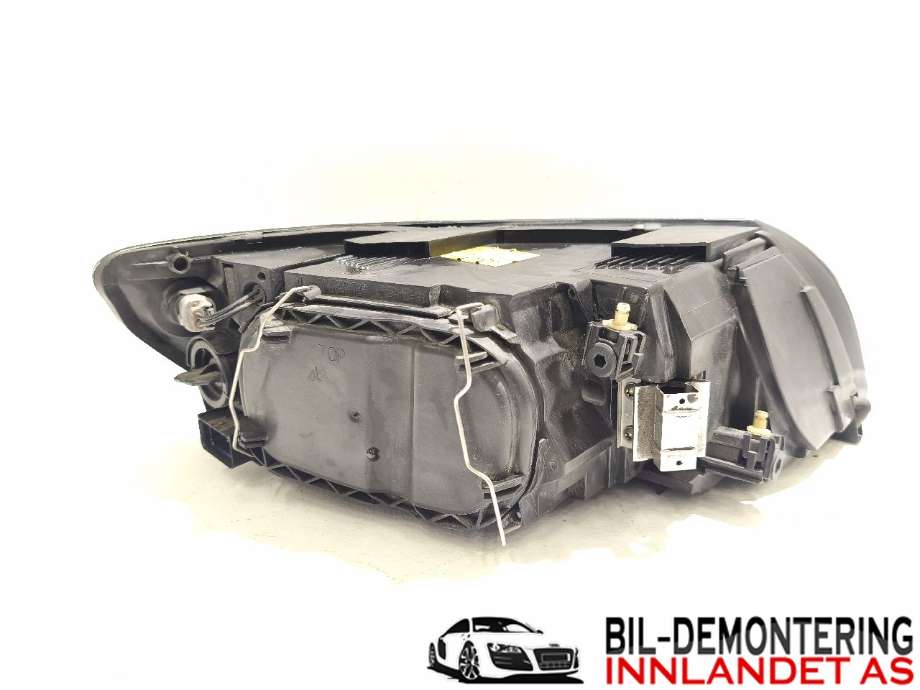 Frontlykt venstre halogen til Volvo V50 2004-2007 (Fase 1)  (VOLVO|31335221||30698885)