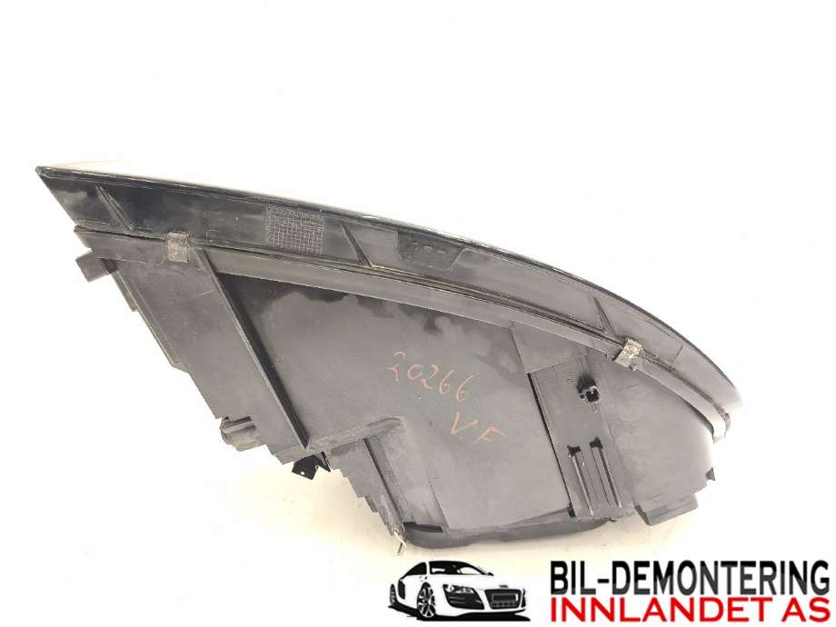 Frontlykt venstre halogen til Volvo V50 2004-2007 (Fase 1)  (VOLVO|31335221||30698885)