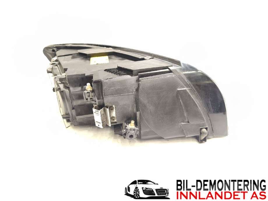 Frontlykt venstre halogen til Volvo V50 2004-2007 (Fase 1)  (VOLVO|31335221||30698885)