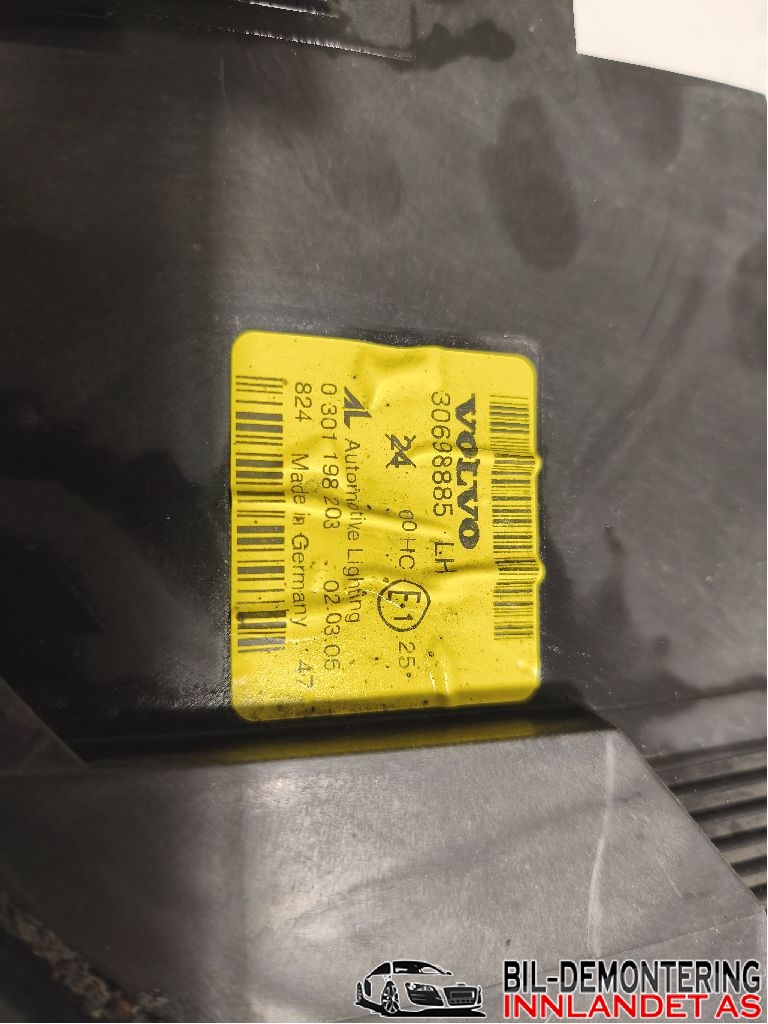Frontlykt venstre halogen til Volvo V50 2004-2007 (Fase 1)  (VOLVO|31335221||30698885)