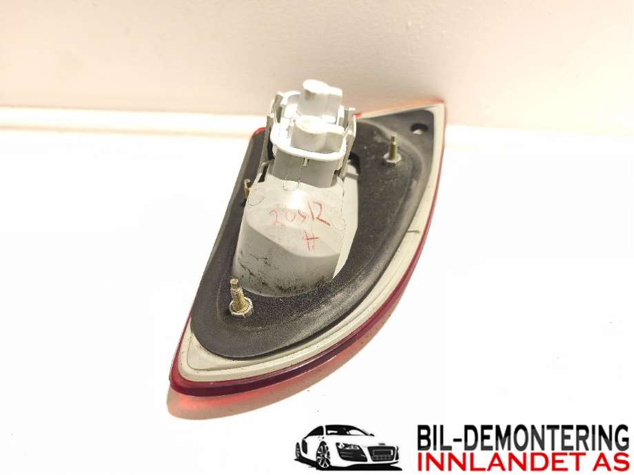 Baklykt høyre indre til Toyota Avensis 2000-2003 (Type I, Fase 2)  (TOYOTA|8158005080||89022025)