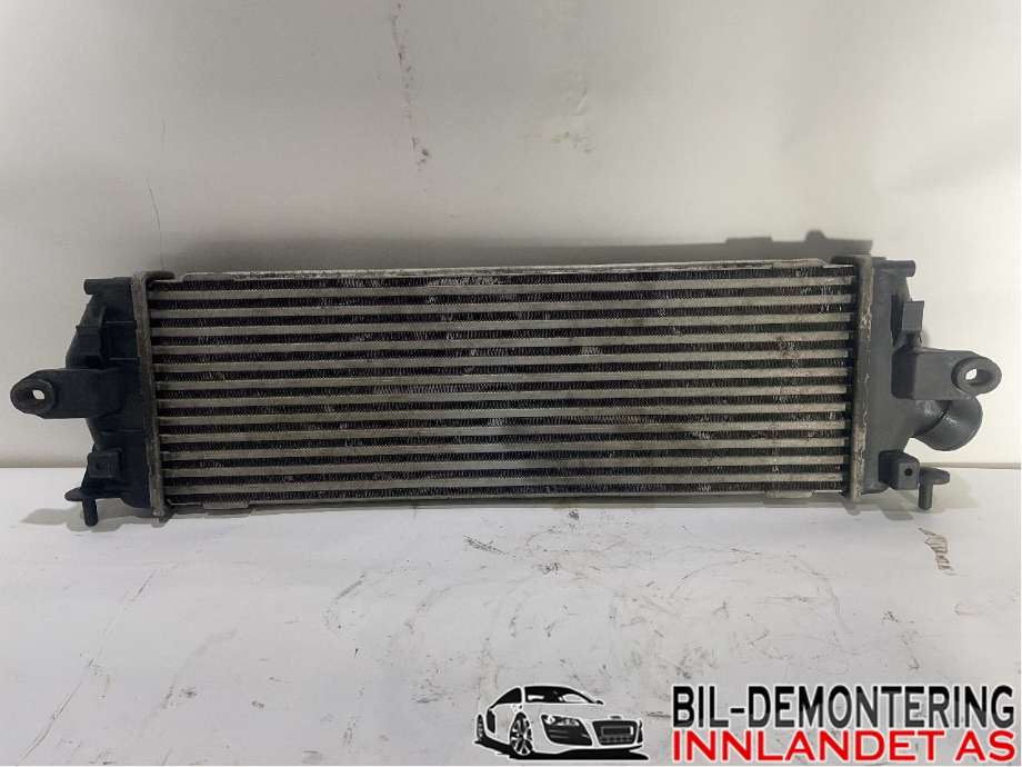 Intercooler til Opel Vivaro A 2006-2014  (93854162|)