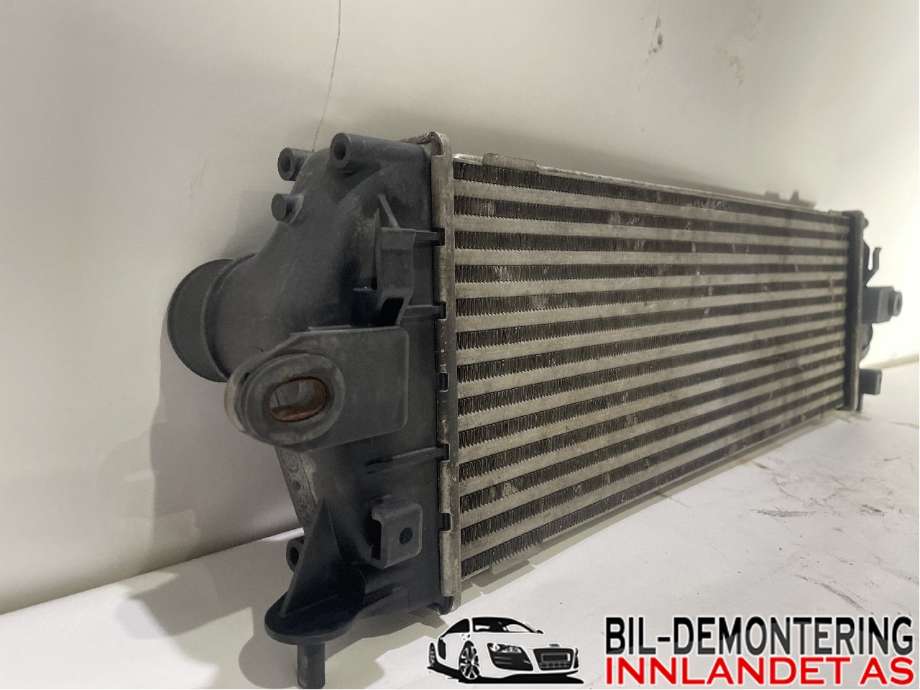 Intercooler til Opel Vivaro A 2006-2014  (93854162|)