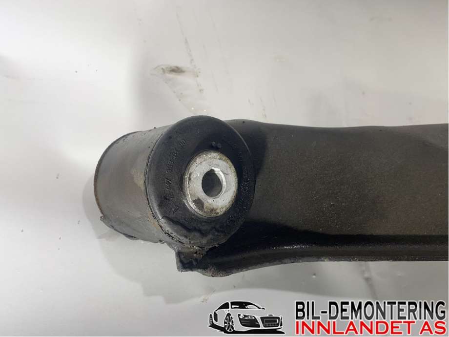 Bærebru venstre bak til Mercedes Vito 2014-->> (W447) (W447) (MERCEDES|A 447 350 53 00|)