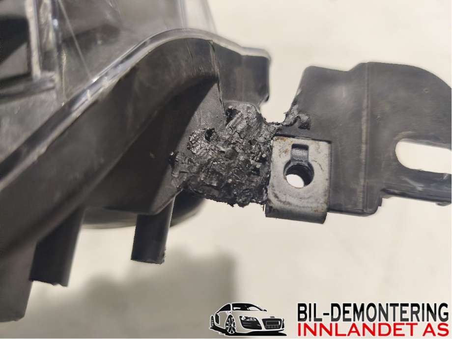 Frontlykt venstre halogen til Toyota C-HR 2016-->>  (TOYOTA|81170F4030|81170F4031|)