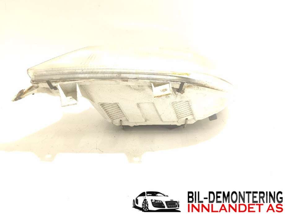 Frontlykt venstre halogen til Mercedes 208-416 1995-->>  (A 901 820 14 61||150 531-00 LI)