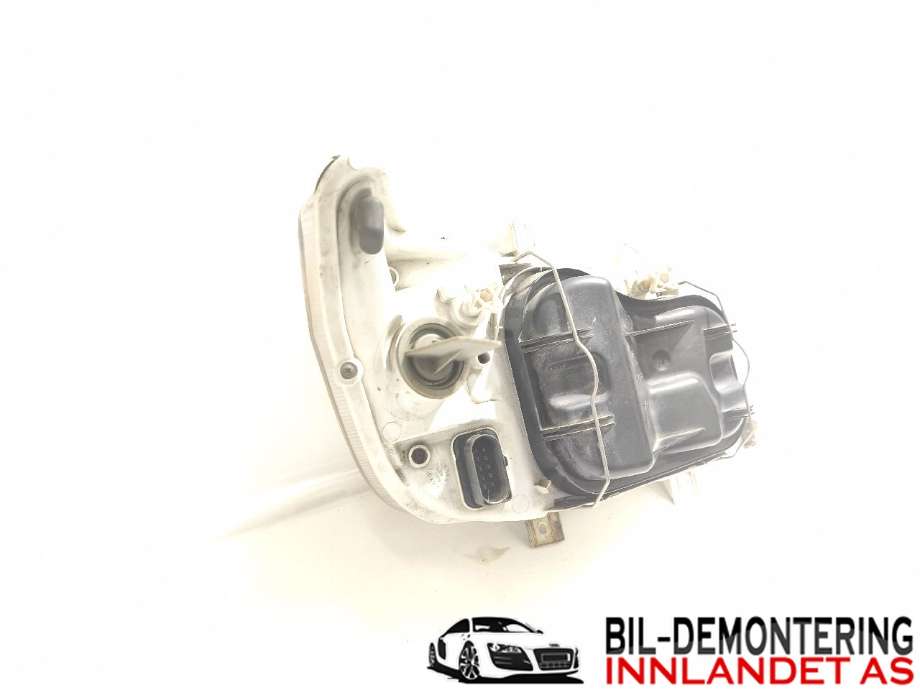 Frontlykt venstre halogen til Mercedes 208-416 1995-->>  (A 901 820 14 61||150 531-00 LI)