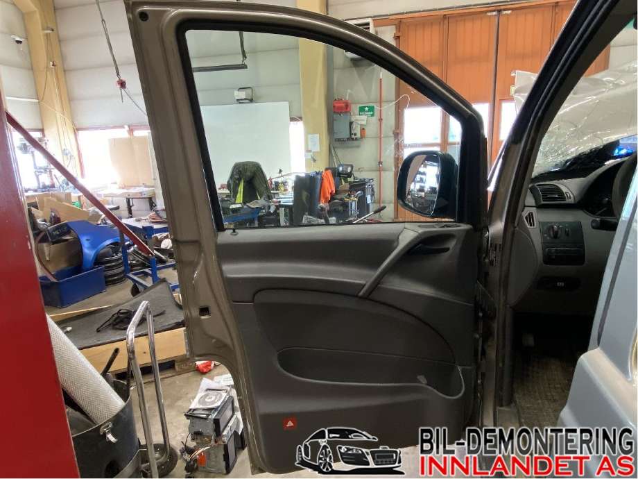 Dør venstre foran til Mercedes Vito/Viano 2004-2010 (Fase 1) (W639) (W639) (MERCEDES|A 639 720 10 05|)