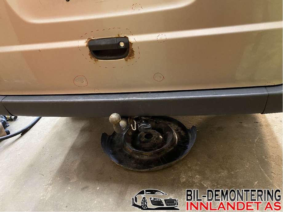 Støtfanger bak til Mercedes Vito/Viano 2004-2010 (Fase 1) (W639) (W639) (MERCEDES|A 639 880 02 71|A 639 880 17 71|A 639 880 16 71)