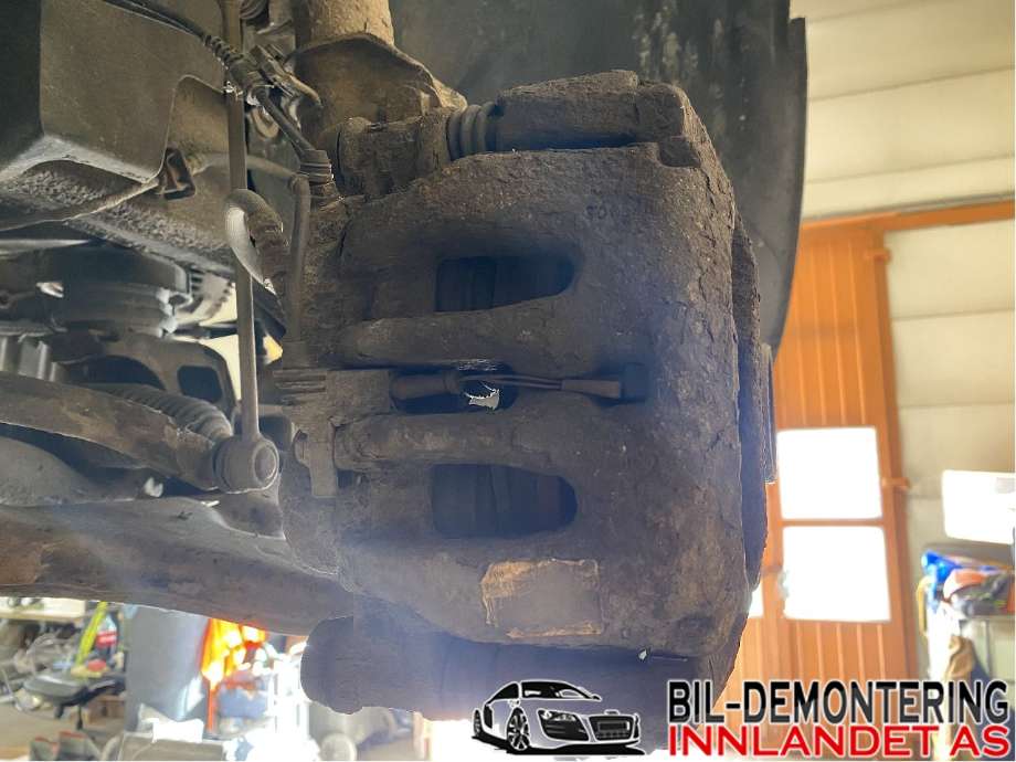 Bremsecaliper høyre foran til Mercedes Vito/Viano 2004-2010 (Fase 1) (W639) (W639) (MERCEDES|A 004 420 54 83|A 447 420 77 00|)