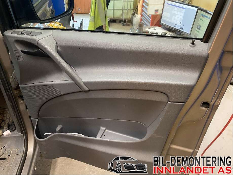 Dørtrekk høyre til Mercedes Vito/Viano, 2004-2010 (Fase 1) (W639) (W639) (MERCEDES|A 639 727 01 71)