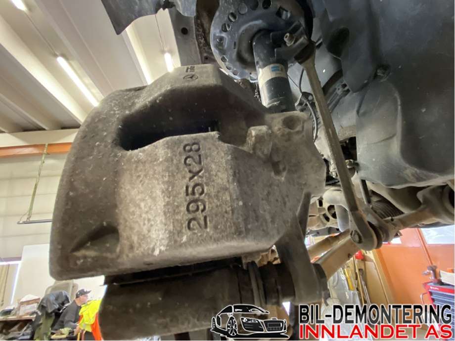 Bremsecaliper venstre foran til Mercedes E-Klasse 2009-2013 (Fase 1) (W212) (W212) (MERCEDES|A 204 421 23 81|)