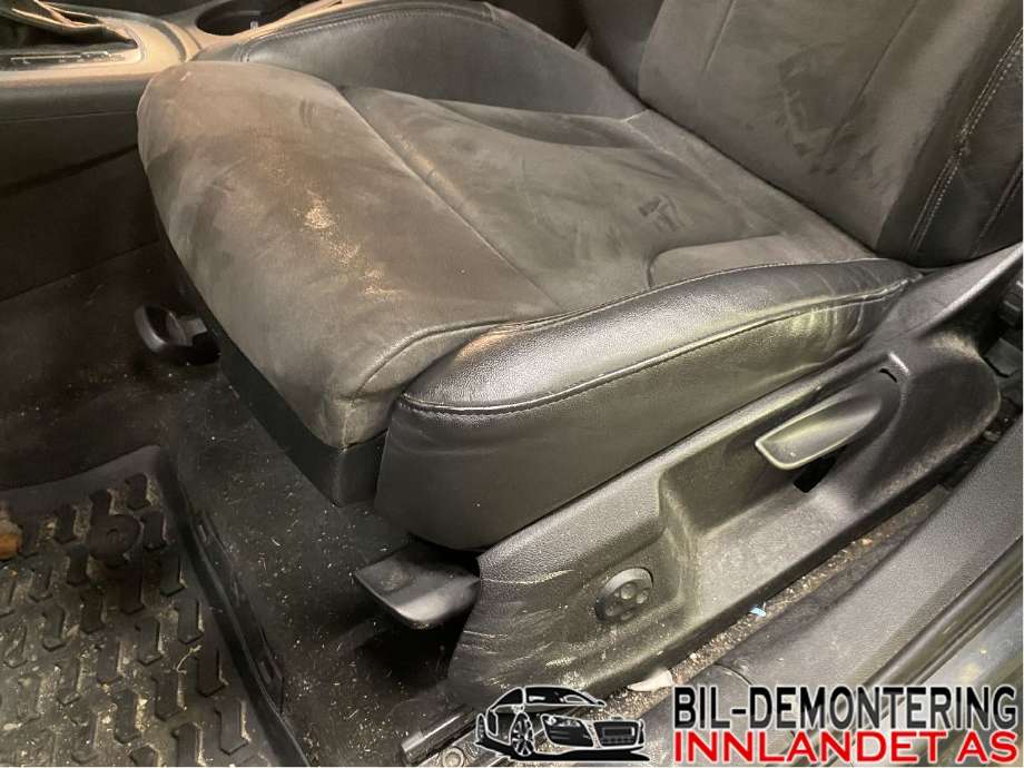 Sete foran venstre til Audi Q3 2011-2014 (Type I, Fase 1) (AUDI|5N0 881 105 T|5Q4 881 045 A|5N0 881 105 AD)