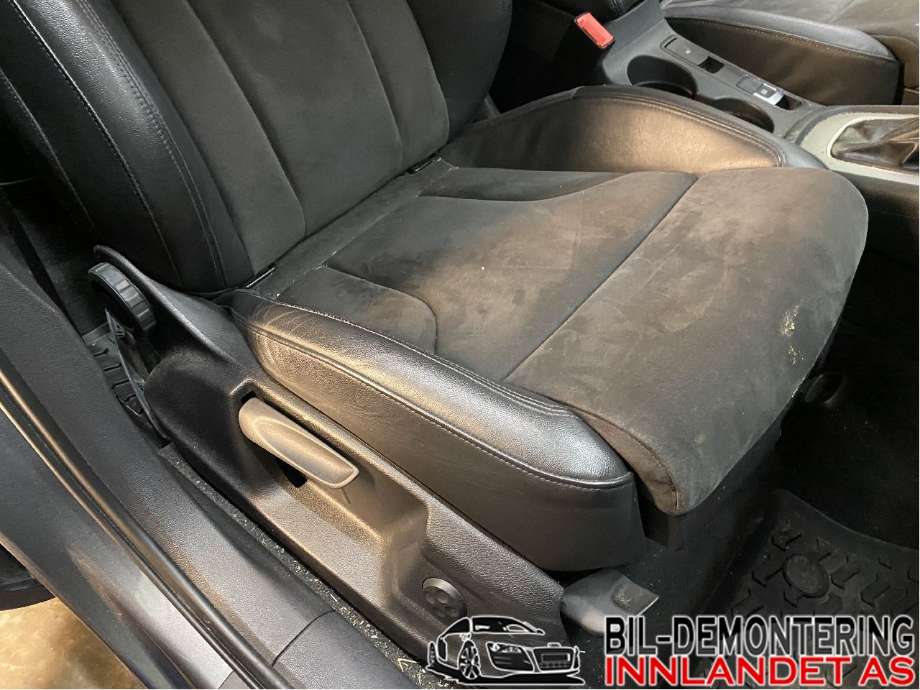 Sete foran høyre til Audi Q3 2011-2014 (Type I, Fase 1)  (AUDI|5N0 881 106 T|5N0 881 106 AD|5Q4 881 046 A)