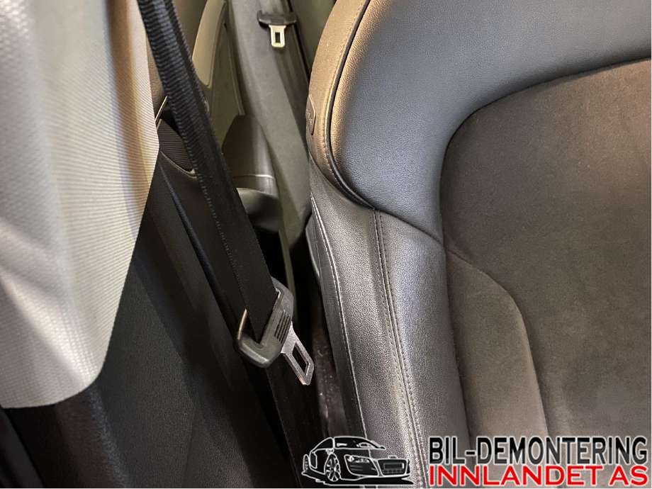 Sikkerhetsbelte foran høyre til Audi Q3 2011-2014 (Type I, Fase 1) (AUDI|8U0 857 706 A|)