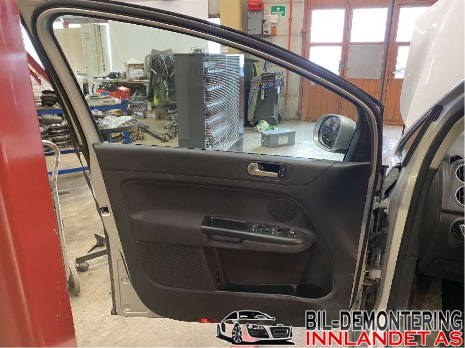 Dør venstre foran til VW Golf, Plus/Cross 2009-2013 (Fase 2)  (VOLKSWAGEN|5M0 831 105 E|5M0 831 301 P|)