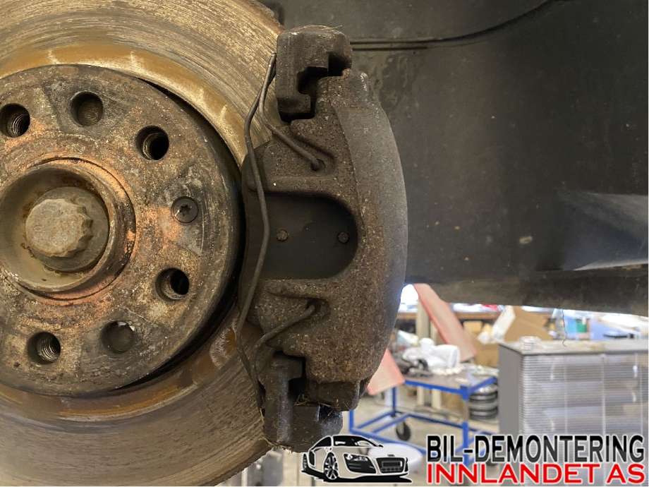 Bremsecaliper høyre foran til VW Golf, Plus/Cross, 2009-2013 (Fase 2) (VOLKSWAGEN|1K0 615 124 E)