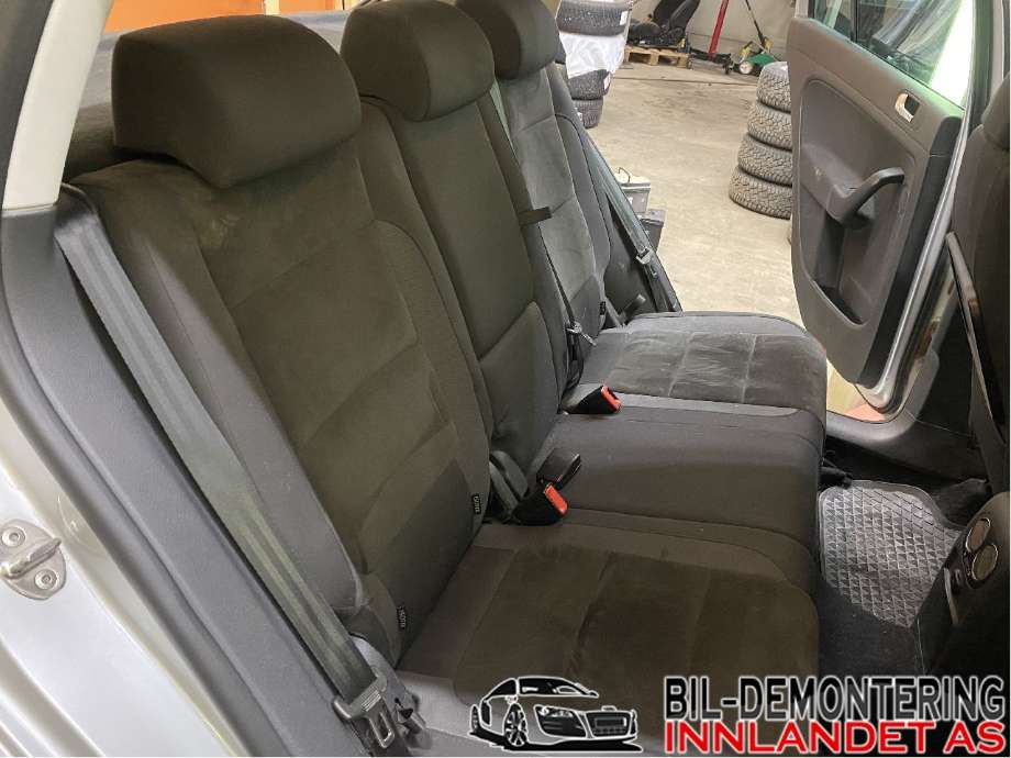 Sete bak til VW Golf, Plus/Cross 2009-2013 (Fase 2)  (VOLKSWAGEN|1K0 885 501 CH|1K0 885 502 EB|)