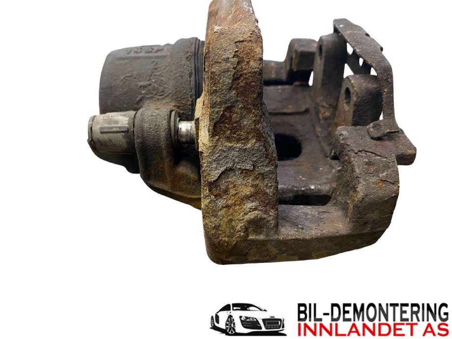 Bremsecaliper venstre foran til BMW X3 2010-2017 (F25) (F25) (BMW|34 10 6 790 921|)