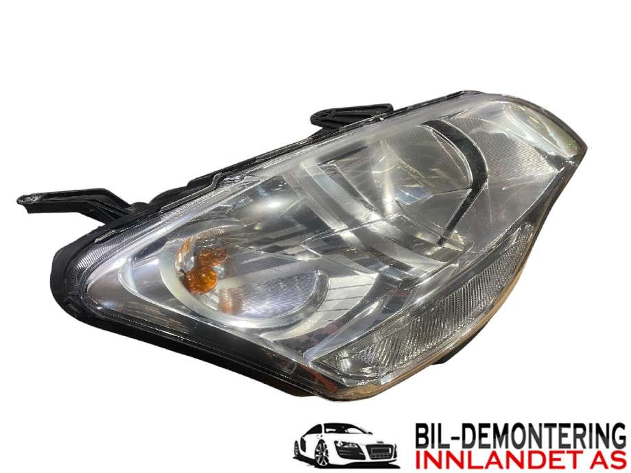 Frontlykt høyre halogen til SsangYong Korando 2011-2013 (Type III)  (SSANGYONG|8310234100|)