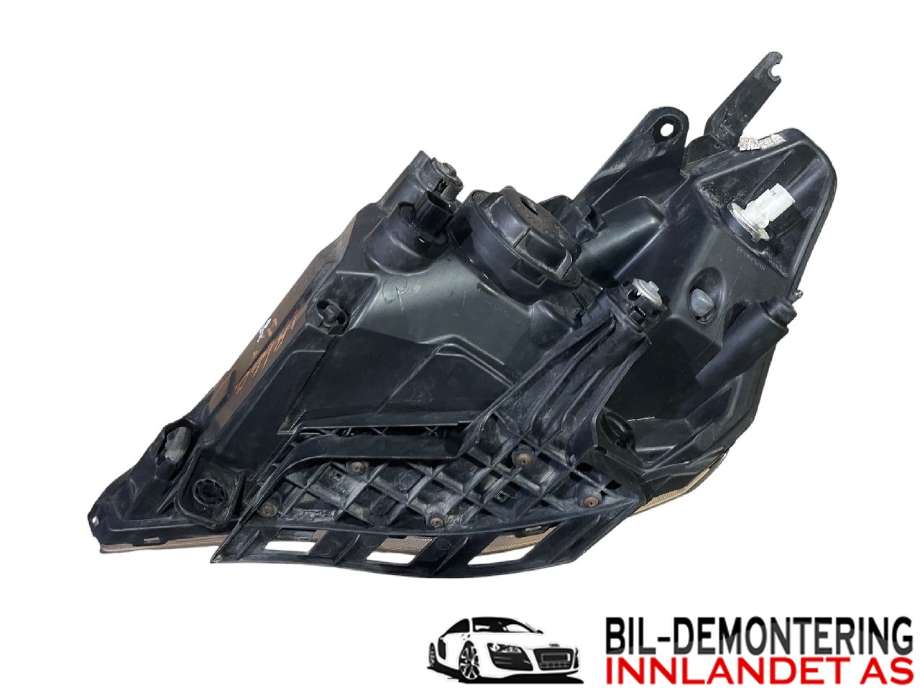 Frontlykt høyre halogen til SsangYong Korando 2011-2013 (Type III)  (SSANGYONG|8310234100|)