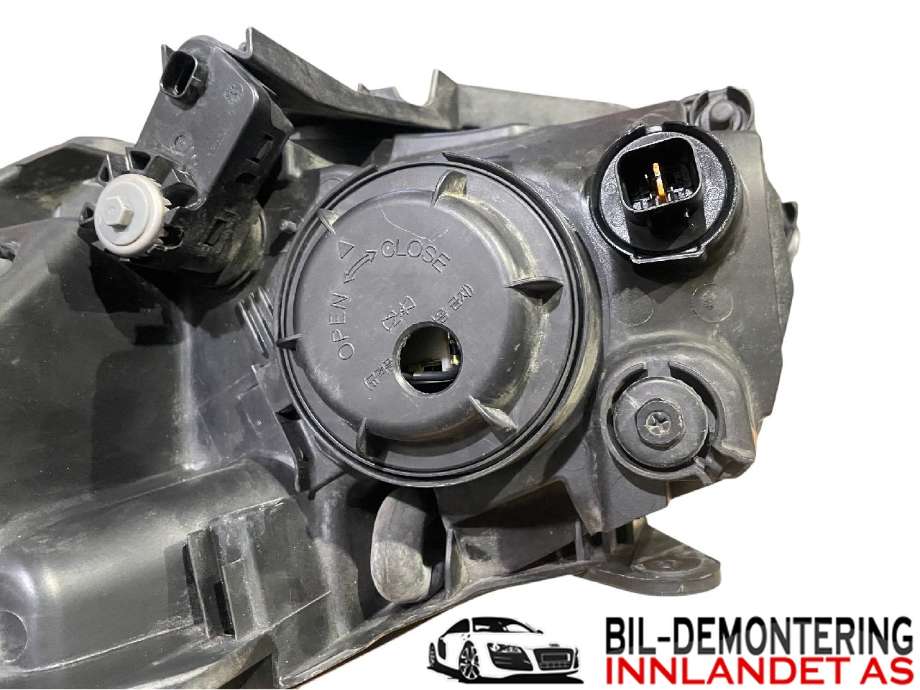 Frontlykt høyre halogen til SsangYong Korando 2011-2013 (Type III)  (SSANGYONG|8310234100|)