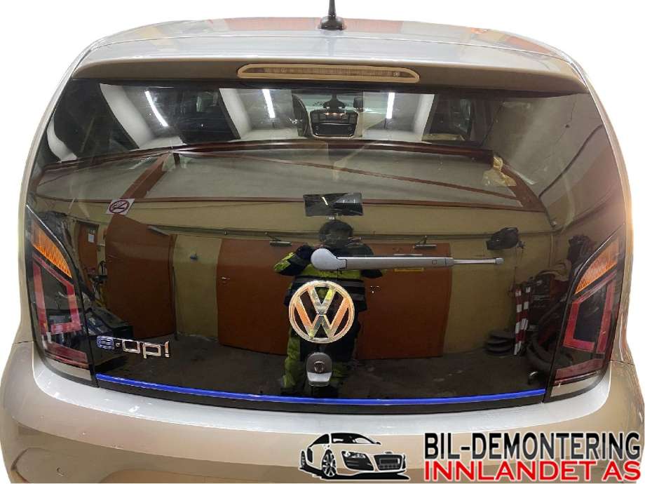 Bakluke til VW E-Up, 2013-2019  (VOLKSWAGEN|1S6 827 025 G)