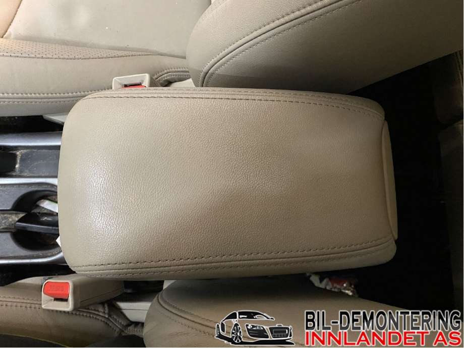 Sete armlene lokk til Mitsubishi Outlander, 2007-2010 (Type II, Fase 1)  (MITSUBISHI|8011A085YA)
