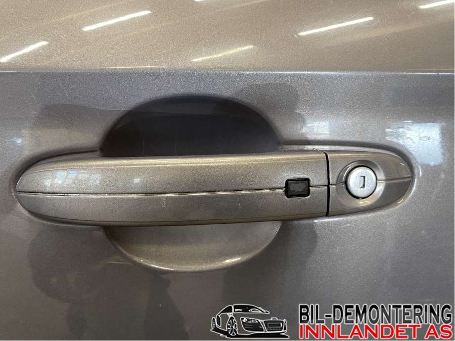 Dørhåndtak utv venstre foran til Ford Mondeo, 2011-2014 (Type IV, Fase 2)  (FORD|7S71-226A40-BAXWAA)