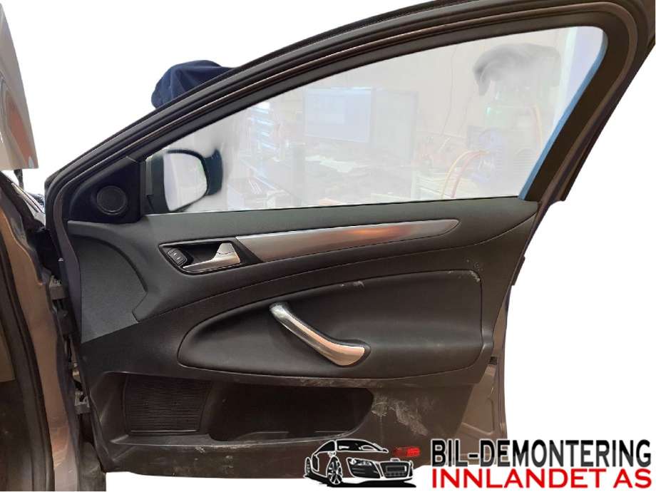 Ruteheis høyre til Ford Mondeo, 2011-2014 (Type IV, Fase 2)  (FORD|7S71-A23200-BX)