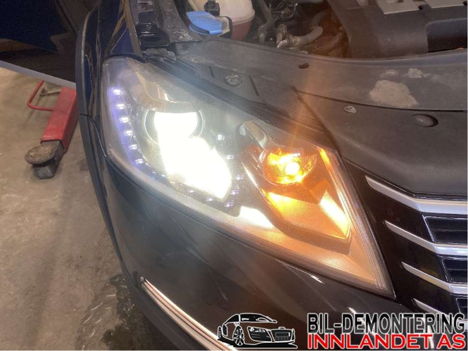 Frontlykt høyre halogen til VW Passat 2011-2015 (B7) (B7) (VOLKSWAGEN|3AB 941 044|)