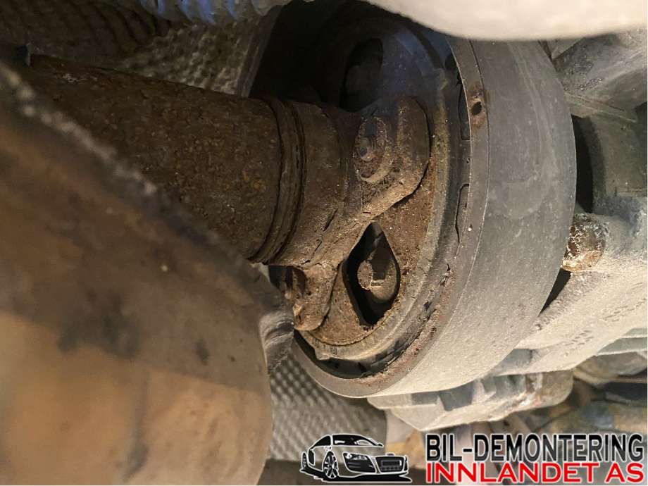 Mellomaksel til VW Passat 2011-2015 (B7) (B7) (VOLKSWAGEN|3C0 521 101 AG|)