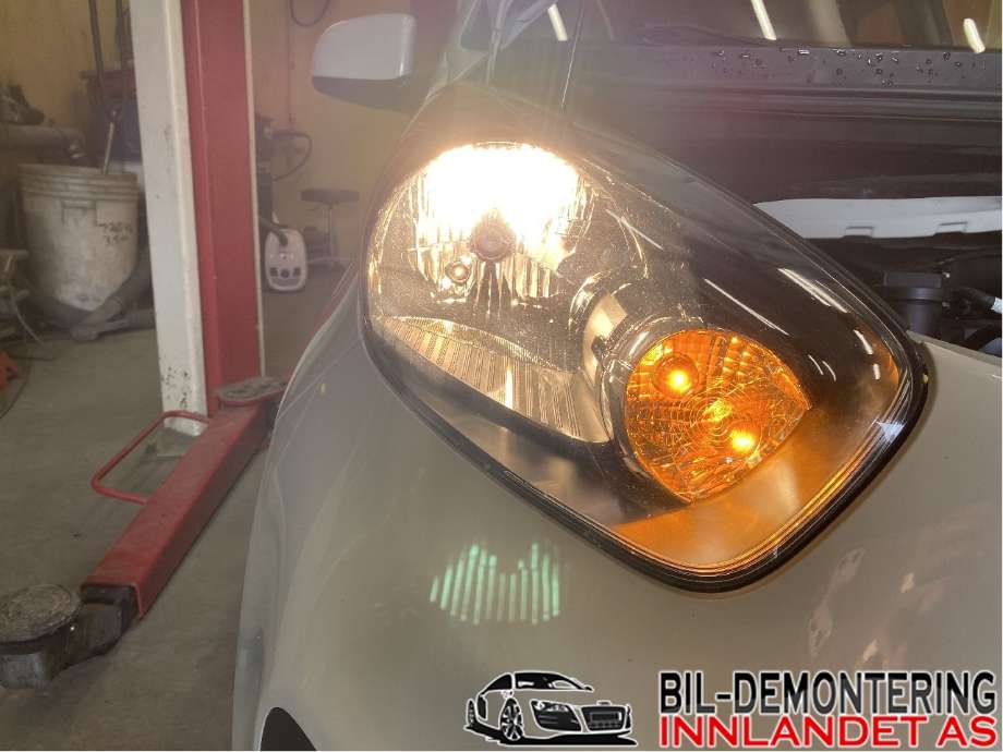 Frontlykt høyre halogen til Kia Picanto 2011-2017 (Type II)  (KIA|92102 1Y011|)