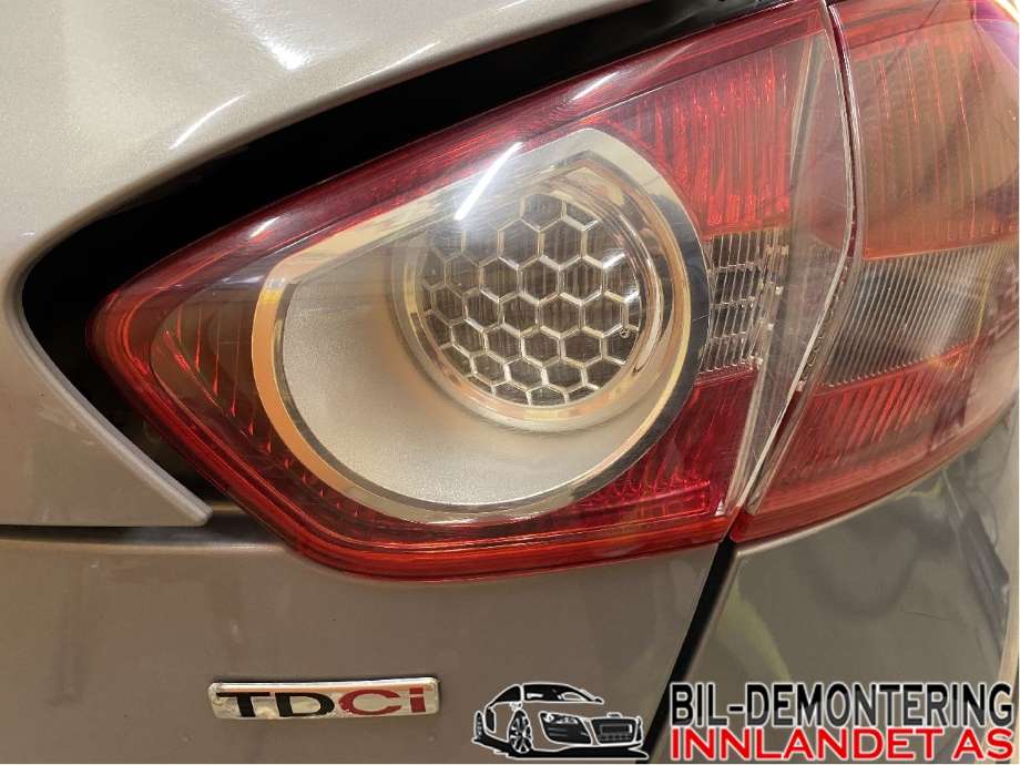 Baklykt høyre indre til Ford Kuga, 2008-2012 (Type I)  (FORD|8V41-13A602-AD)