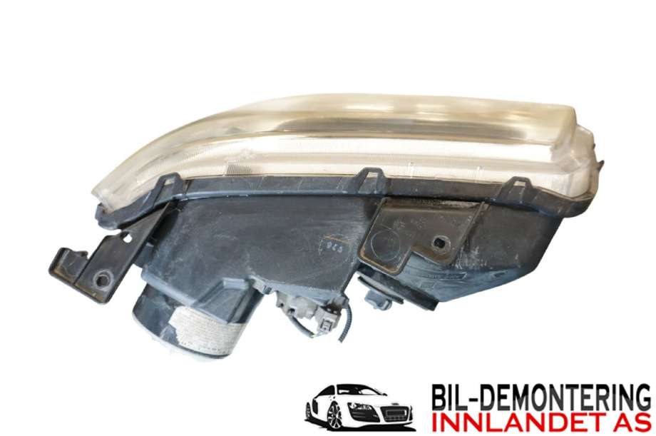 Frontlykt venstre halogen til Suzuki Grand Vitara 2005-2015 (Type III)  (SUZUKI|35320-65JB2|)