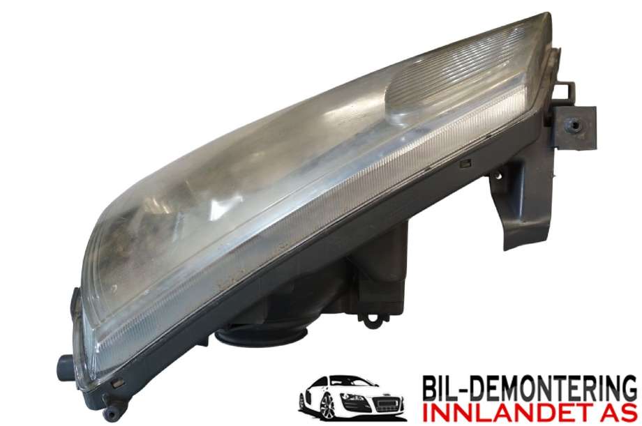 Frontlykt venstre halogen til Toyota Hiace 2007-2012 (Fase 3)  (TOYOTA|8117026490|)