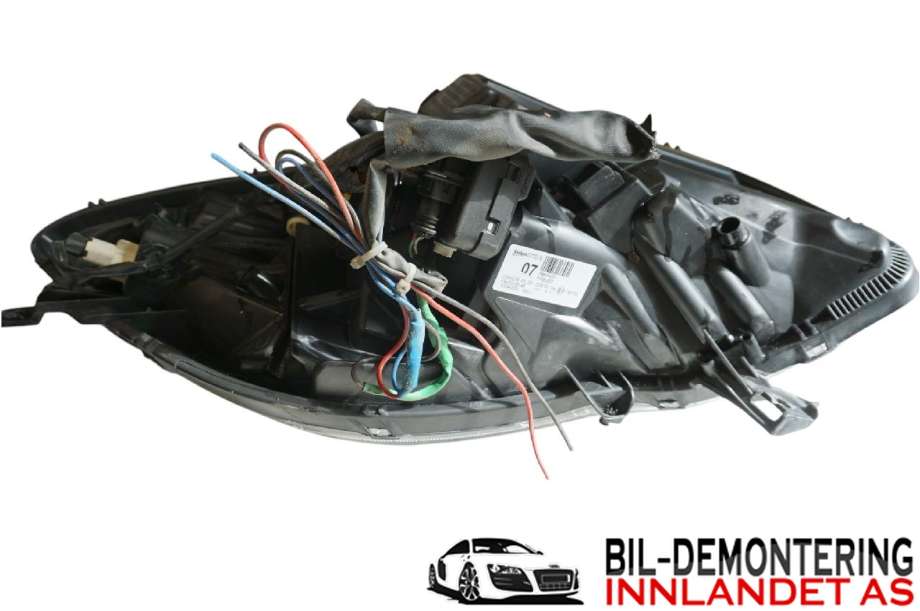 Frontlykt venstre halogen til Toyota Yaris 2009-2011 (Type II, Fase 2) (TOYOTA|811700D350|)
