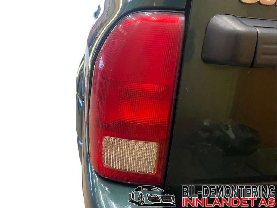 Baklykt venstre til Suzuki Grand Vitara, 1998-2005 (Type II)  (SUZUKI|3627565D00)