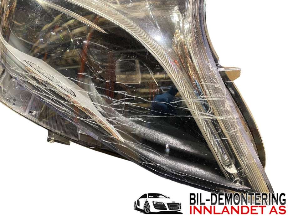 Frontlykt høyre halogen til Mercedes Vito 2014-->> (W447) (W447) (MERCEDES|A 447 906 11 01|A 447 906 19 01|)